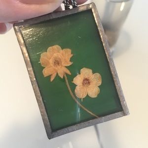 Gorgeous Dried Flowers in Green Glass Necklace w Silver Chain